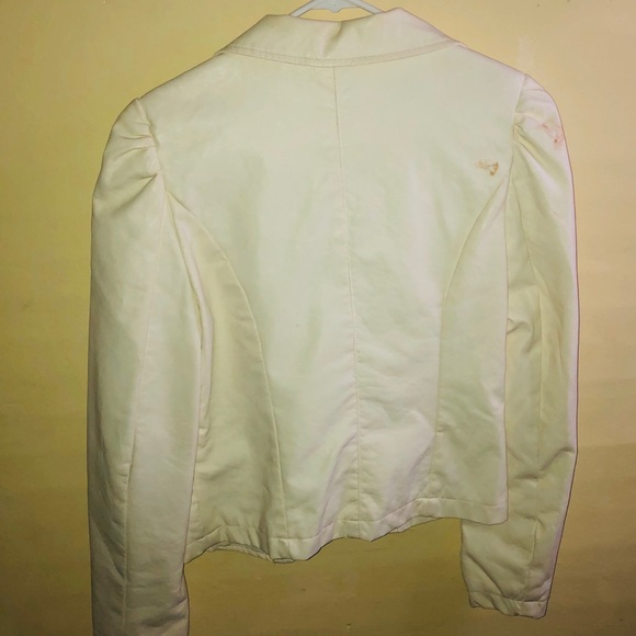 White coat - Picture 2 of 3